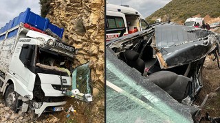 Isparta’da otomobil ile kamyonun çarpışması sonucu 3 kişi yaralandı