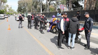 Mersin’de polisin denetimlerinde 22 motosiklet trafikten men edildi