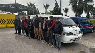 Adana’da göçmen kaçakçılığı iddiasıyla 2 zanlı tutuklandı