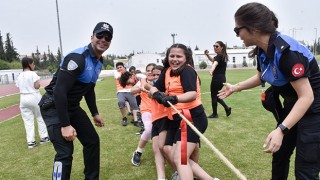 Adana’da öğrenciler, ”Geleneksel Çocuk Oyunları Şenliği”nde eğlendi