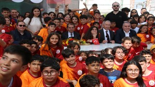 Galatasaray Kulübü Başkanı Dursun Özbek, Hatay’da ziyaretlerde bulundu