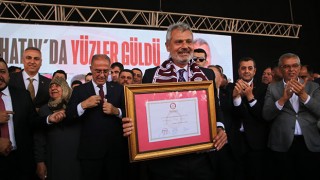 Hatay Büyükşehir Belediye Başkanı Mehmet Öntürk mazbatasını aldı: