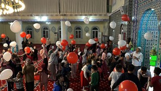 Hatay’da çocuklar ramazanın maneviyatını camideki etkinliklerle öğreniyor