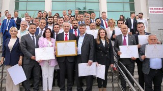 Kepez Belediye Başkanı Kocagöz mazbatasını aldı