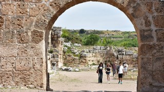 ”Antik Perge”nin stadyum arenasındaki çalışmalar tamamlandı