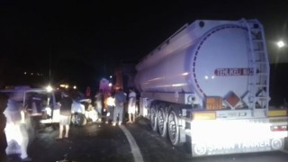 Mersin’de minibüs ile akaryakıt yüklü tankerin çarpışması sonucu 14 kişi yaralandı