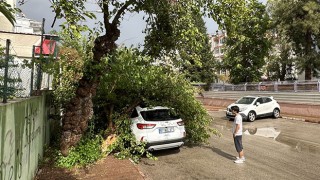 Antalya’da yağış ve fırtına etkili oldu