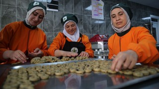 Hatay’da zeytinli kahke depremzede kadınlara gelir oldu