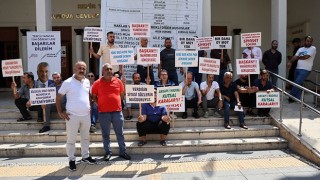 Adana’da dolmuşçular, güzergahlarına minibüs eklenmesini protesto etti