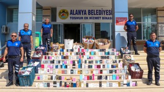 Alanya’da 7 bin 857 şişe sahte parfüm ele geçirildi