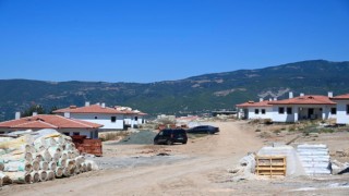 Vali Yılmaz, Çolaklı Köyü'nde Devam Eden Deprem Konutlarını İnceledi