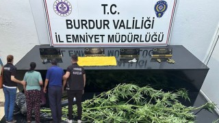 Burdur’da uyuşturucu operasyonunda yakalanan 2 zanlı tutuklandı