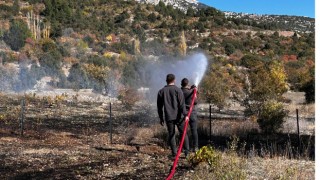 Akseki’de meyve bahçesinde çıkan yangın söndürüldü