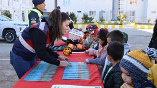 Burdur İl Jandarma Komutanlığı minik misafirlerini ağırladı