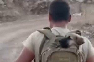 Irak’ta Görev Yapan Osmaniyeli Asker, Yavru Köpeği Kaderine Terk Etmedi