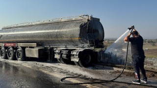 Osmaniye’de yangın çıkan tankere çarpan bir diğer tanker yola devrildi