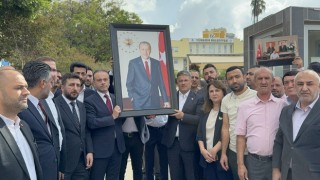 Yüreğir Belediyesinden Erdoğan’ın fotoğrafının poşetle bahçeye atılmasına idari soruşturma