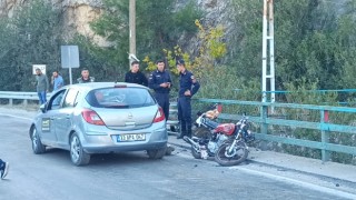 Adana’da otomobille çarpışan motosikletteki 1 kişi öldü, 1 kişi yaralandı