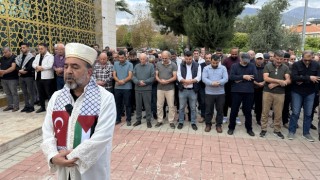 Alanya’da, İsrail’in saldırısında ölen Filistinliler için gıyabi cenaze namazı kılındı