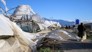 Antalya’da hortum ile sağanağın zarar verdiği sera ve evler görüntülendi