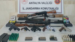 Antalya’da silah kaçakçılığı operasyonunda 7 şüpheli yakalandı