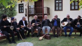 Burdur’da tarihi kültür evinde yöresel müzik dinletisi sunuldu