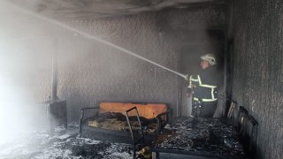 Hatay’da apartmanın giriş katında çıkan yangın söndürüldü