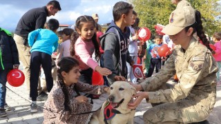 Hatay’da jandarma ekipleri çocuklarla buluştu