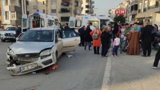 Hatay’da otomobilin çarptığı motosikletteki 3 kişi yaralandı