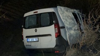 Hatay’da traktör ile hafif ticari aracın çarpıştığı kazada 2 kişi yaralandı