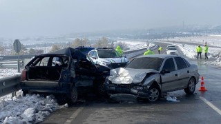 Kahramanmaraş’ta iki otomobilin çarpıştığı kazada 1 kişi öldü, 4 kişi yaralandı