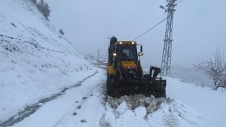 Kahramanmaraş’ta kar ve tipi nedeniyle kapanan 203 mahalle yolu ulaşıma açıldı