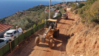 Kaş Belediyesi yol yapım çalışmalarını sürdürdü