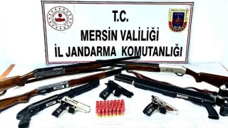 Mersin’de silah kaçakçılığı iddiasıyla yakalanan 2 zanlı tutuklandı