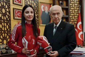 Osmaniye’nin Gururu Aybüke Kılınç, Devlet Bahçeli ile Buluştu