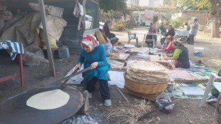 Toprakkale 'de kadınlar kışlık yufka ekmeklerini hazırlıyor