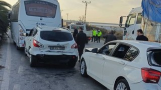 Adana’da 5 aracın karıştığı zincirleme trafik kazasında 13 kişi yaralandı