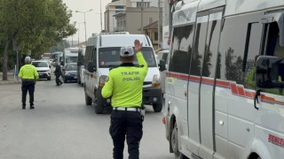 Adana’da gereksiz korna çalan 19 sürücüye para cezası kesildi