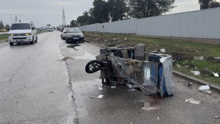 Adana’da otomobille çarpışan elektrikli bisikletteki 3 kişi yaralandı