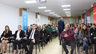 Antalya’da ”Alt Yazılarıyla İnsanı Okumak” konulu söyleşi düzenlendi