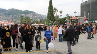 Antalya’da düzenlenen ”14. Uluslararası Alanya Yeni Yıl Pazarı” başladı