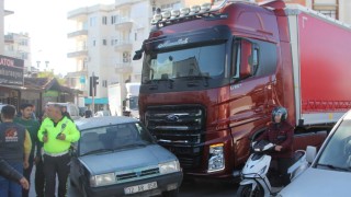 Antalya’da kaza yapan ailesinin yardımına giden kişi otomobiliyle yayaya çarptı