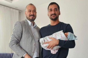 Bebeklerin İlk Hediyesi Başkan Uyutmaz'dan