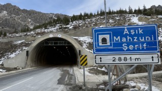 Kahramanmaraş’taki Aşık Mahzuni Şerif Tüneli çift taraflı ulaşıma açıldı