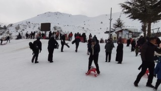 Sezonu dün açan Davraz Kayak Merkezi, iki günde yaklaşık 18 bin kişiyi ağırladı