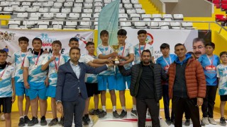 Tosyalı Spor Salonu’nda Hentbol Şöleni: Şampiyonlar Ödüllerini Aldı