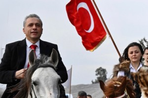 Başkan Çenet At Üzerinde Mamure Tren İstasyonu’na Gitti