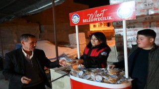 Belediyeden Miraç Kandili Sürprizi: Vatandaşlara Kandil Simidi Dağıtıldı