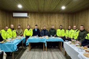 Emniyet Müdürü Sarıbuva, Görev Başındaki Polislerle Sahur Yaptı