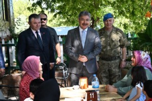 Vali Yılmaz Koruyucu Ailelerle Bir Araya Geldi